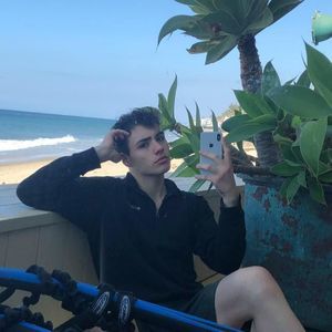 Meet your Posher, Julian